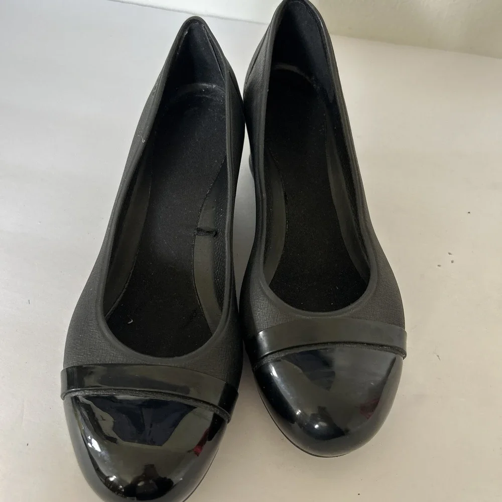 Crocs Wedge Womens Heels‎ Black Croslite Patent Detail Sandals Cap Toe Comfort 7